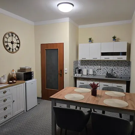 Lägenhet Room4u & Karos Wellness