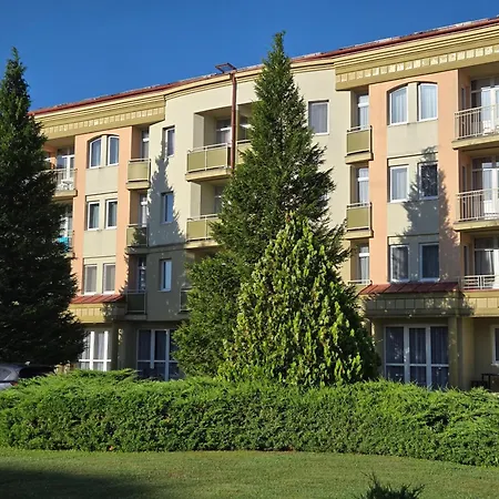 Room4u & Karos Wellness Lägenhet Zalakaros